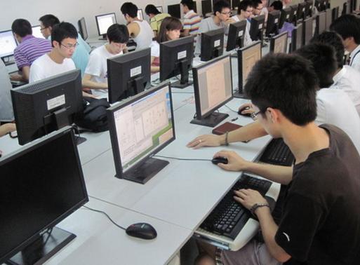 計(jì)算機(jī)科學(xué)與技術(shù)專業(yè)圖冊 探索技術(shù)開發(fā)的核心領(lǐng)域